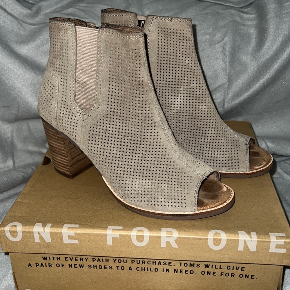 Gently used suede Time Majorca Peep Toe
